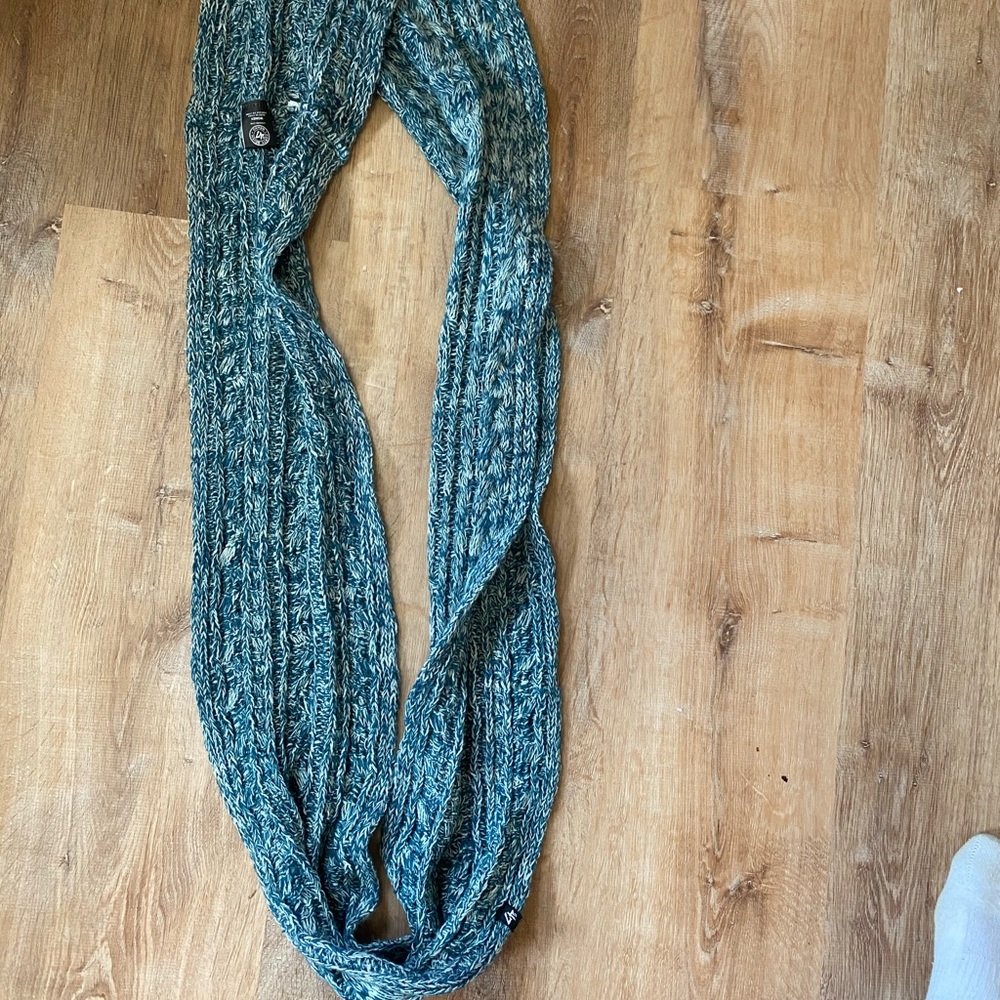 Infinity eagles scarf - Picture 2 of 3